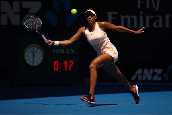 篮球湖人新秀完成生涯首次双双