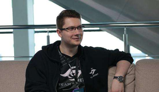 波多尔斯基：仍与阿森纳保持着深厚联系，有预感本赛季能夺冠