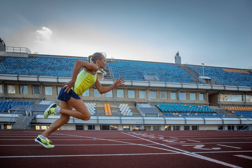 解析“线上APP的抽水”：如何通过高胜率抵消每手牌被扣除的运营费。（解读线上APP抽水机制：以更高胜率弥补每手牌的运营费扣除）