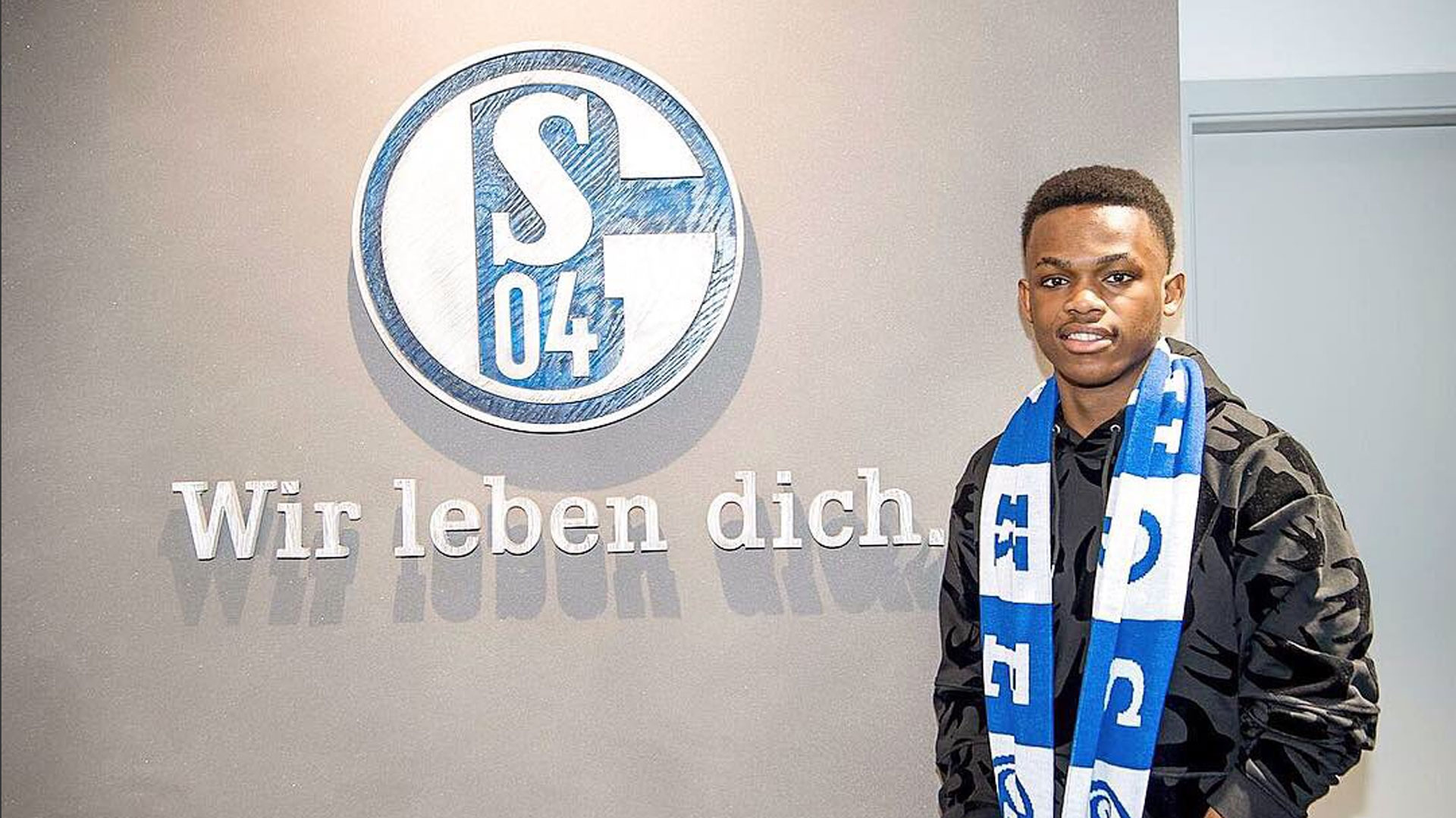 对加纳乔展 对加纳乔展